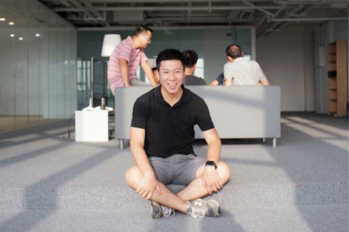 有一個人做了一枚燈泡，然后他成了智能照明網(wǎng)絡(luò)核心