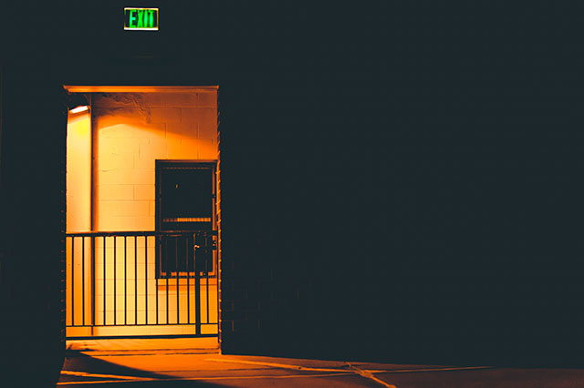 智能疏散指示系統(tǒng)相比于傳統(tǒng)應(yīng)急燈具，有哪些優(yōu)勢(shì)？