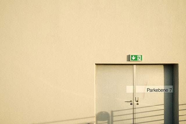 應(yīng)該怎么安排和控制應(yīng)急照明燈具回路？